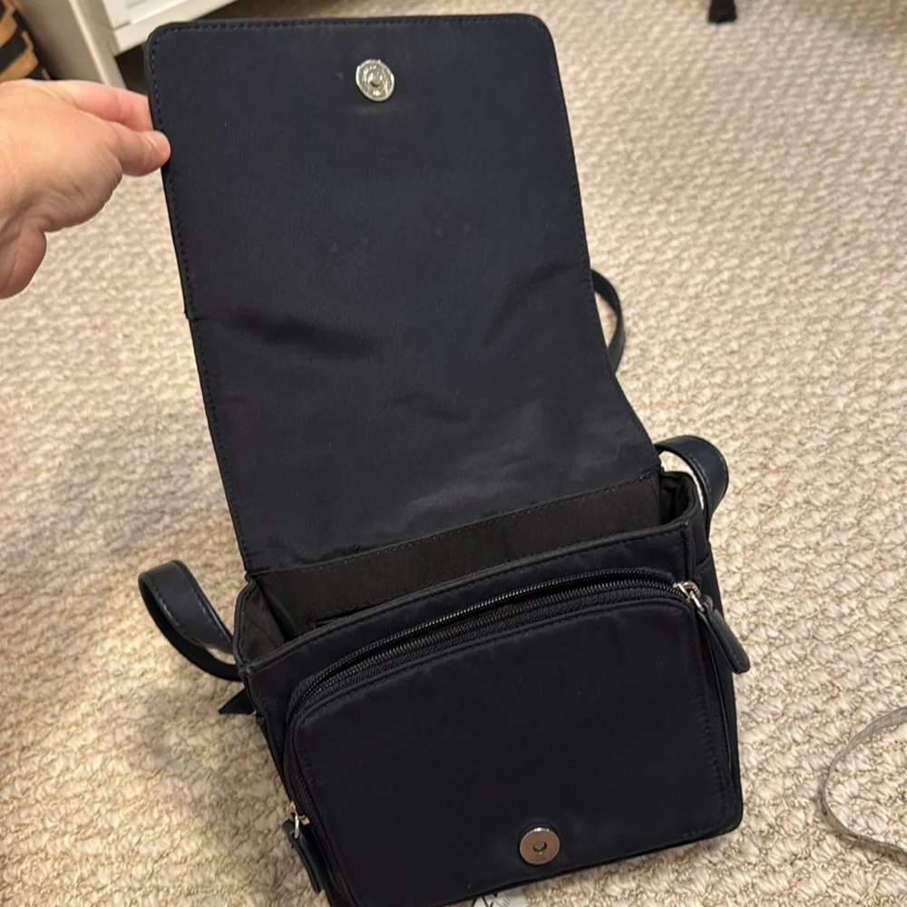 Liz Claiborne navy purse crossbody